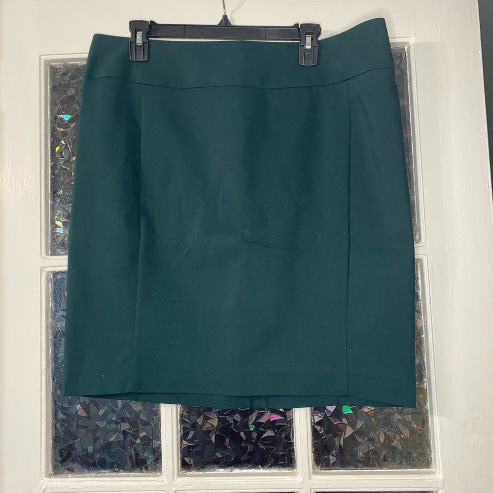 Size 16 Torie Skirt in hunter green, barely worn